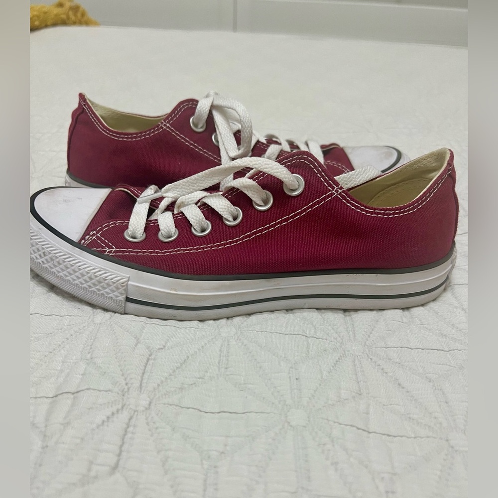 Maroon converse